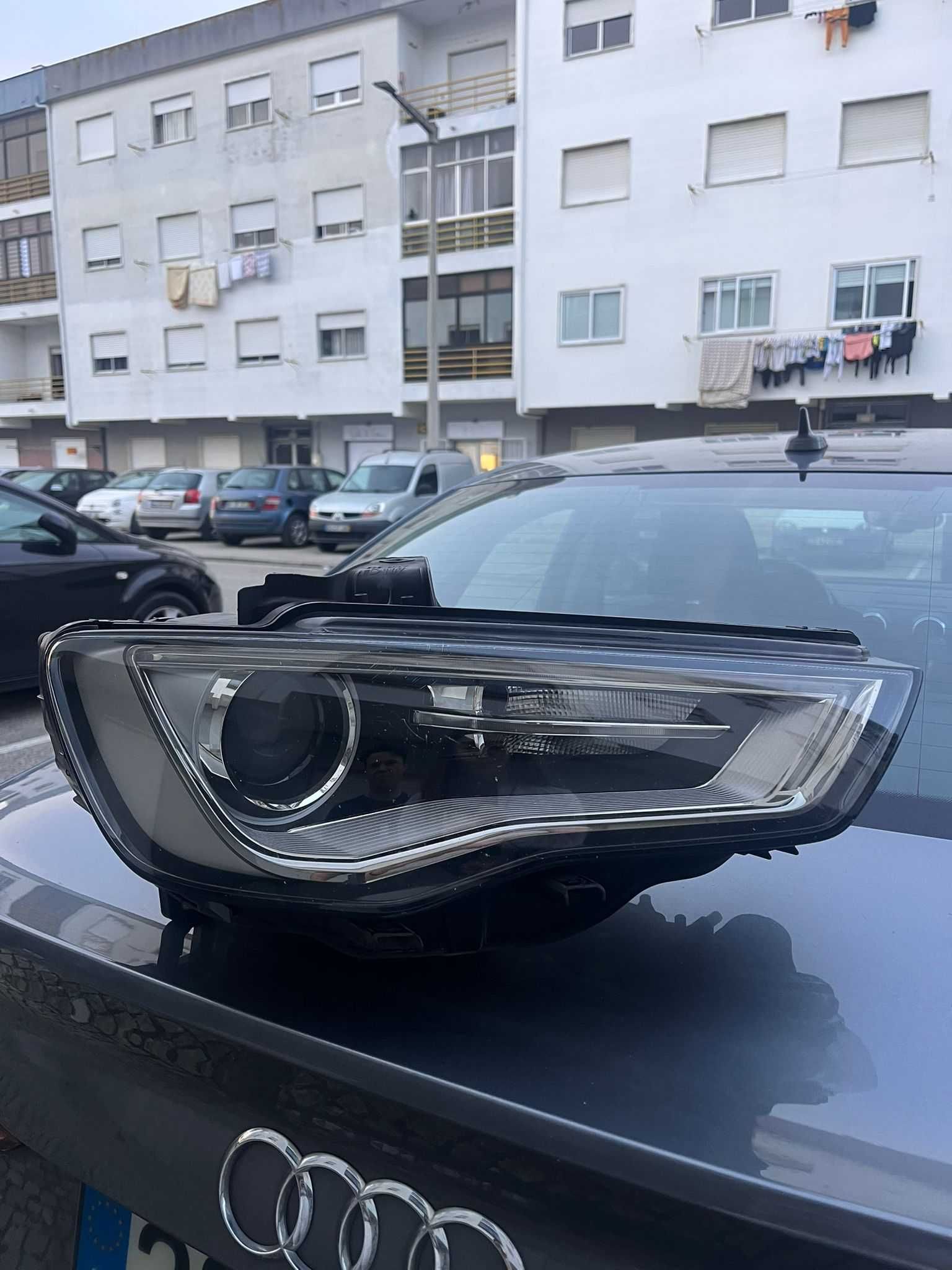 Farol bi-xenon Audi A3