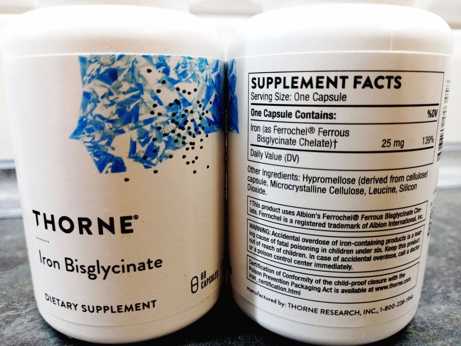 Thorne, Iron Bisglycinate 25 мг (60 капс.), железо хелат, залізо хелат