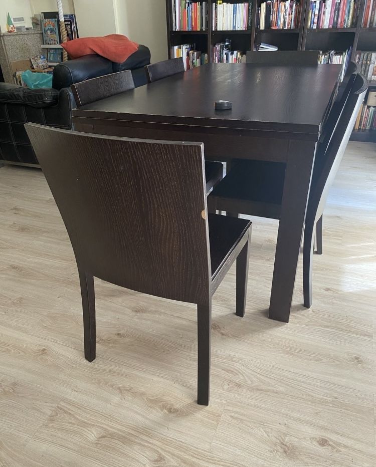 Mesa em mogno extensível e 6 cadeiras