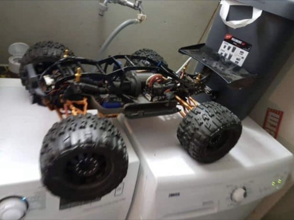 Traxxas e revo 1/10