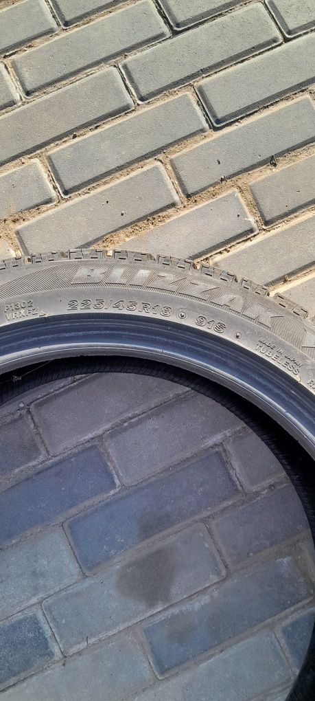 Продаю комплект шин 225/45 R18 — зима, гарний стан