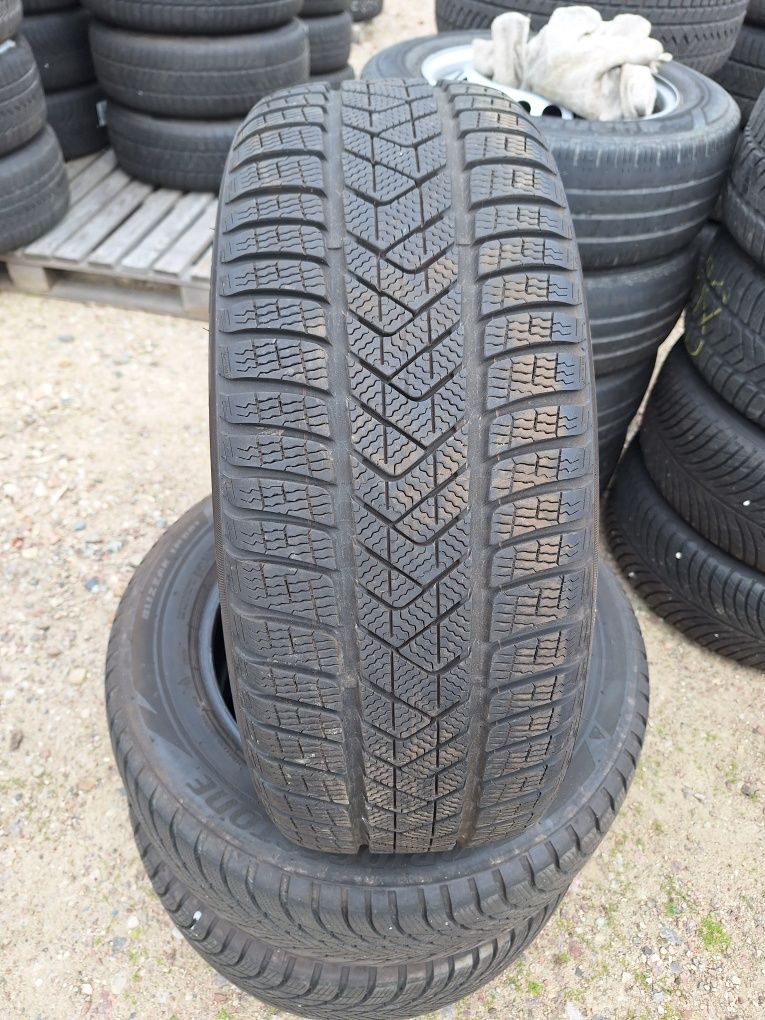 Opona zimowa Pirelli Sottozero 3  225 60 r17. 24r.