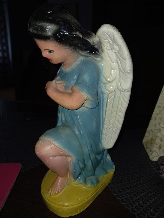 Figura z gipsu. Anioł