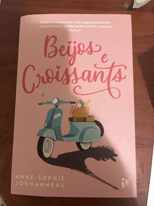 Livro beijos e croissants