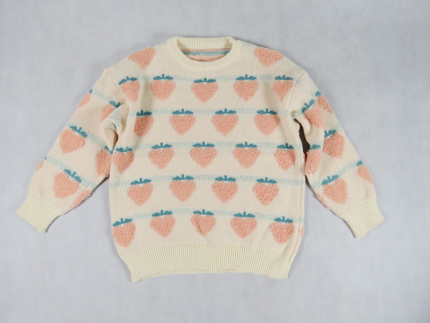 Kremowy sweterek w truskawki M/L nowy sweter strawberry pattern