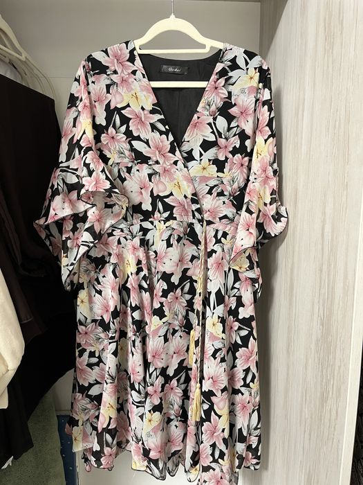 розмір 48,продаю 3 лфтні сукні за 650 грн