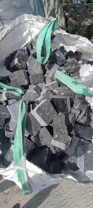 Бруківка гранітна колота габбро