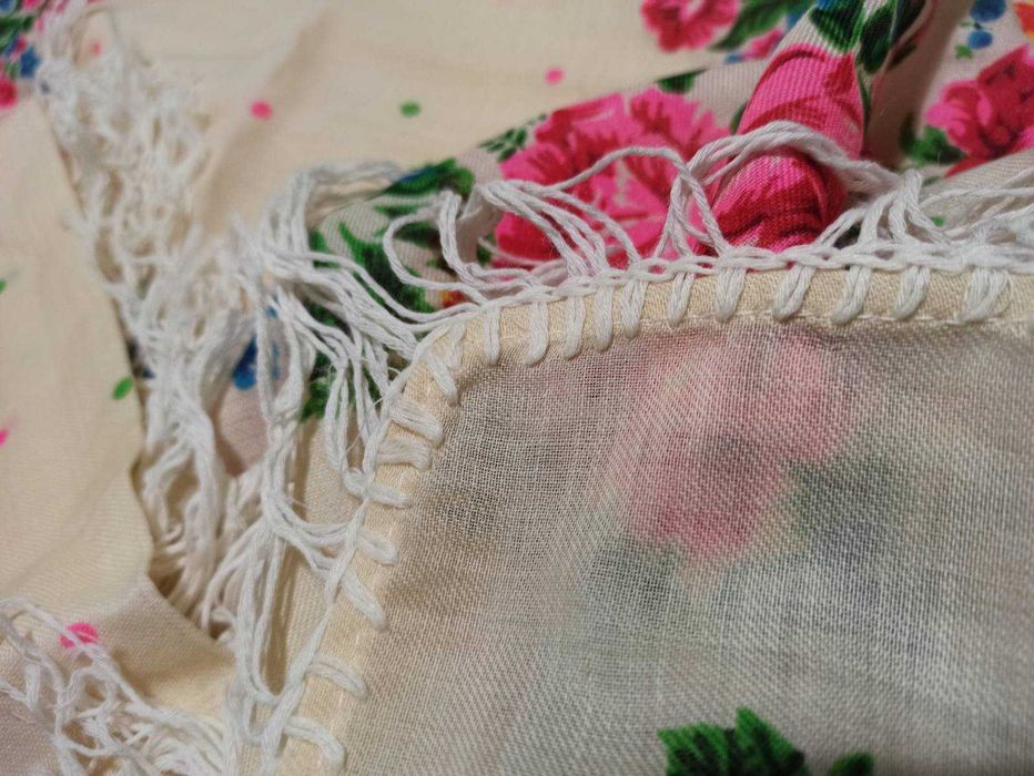 Хустка, платок з китицями