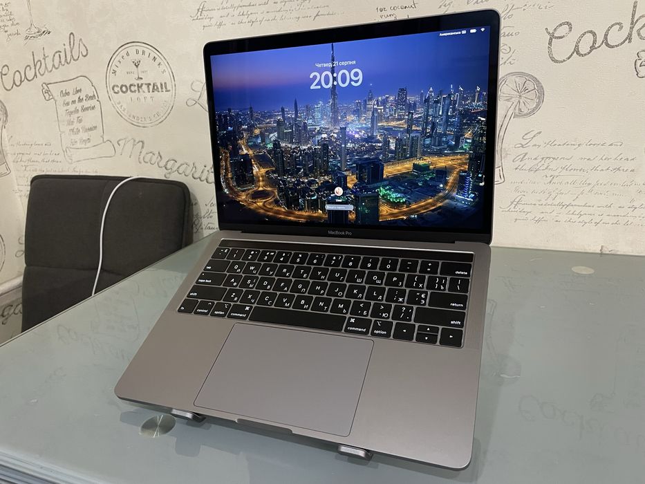 Макбук Apple MacBook Pro 13", 2018