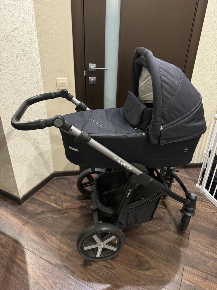 Продам коляску детскую (два в одном) прогулочная и основная