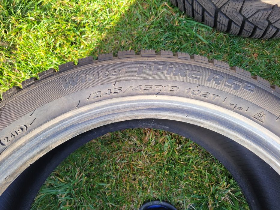Продам зимову резину Hankook 245/45 R19