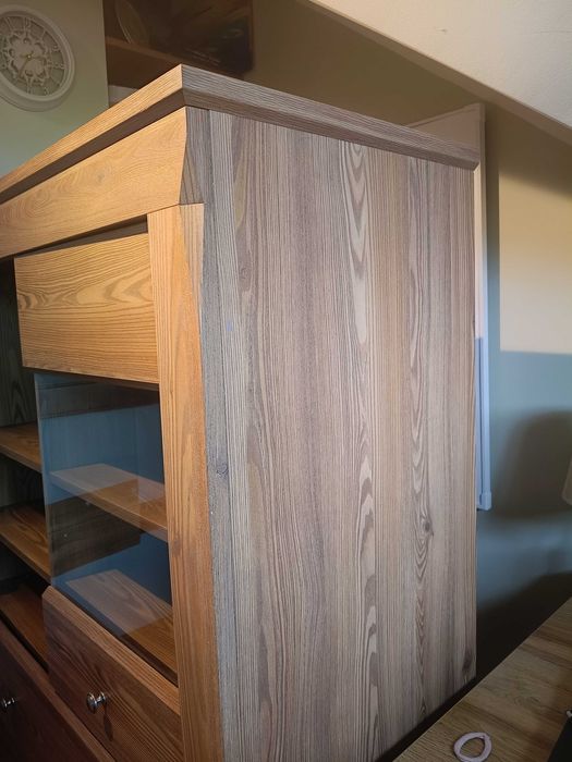 Piękna komoda z litego drewna