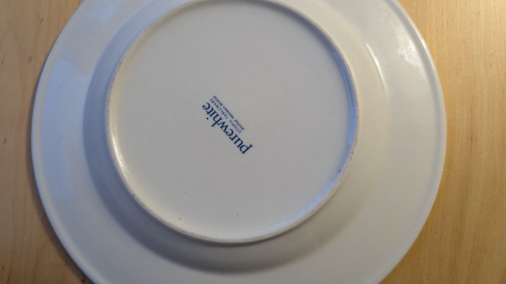 Zestaw przyborów kuchennych - patelnia, talerz, otwieracze, pojemniki
