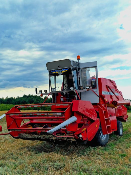 Massey ferguson 330 зернрзбиральний комбайн