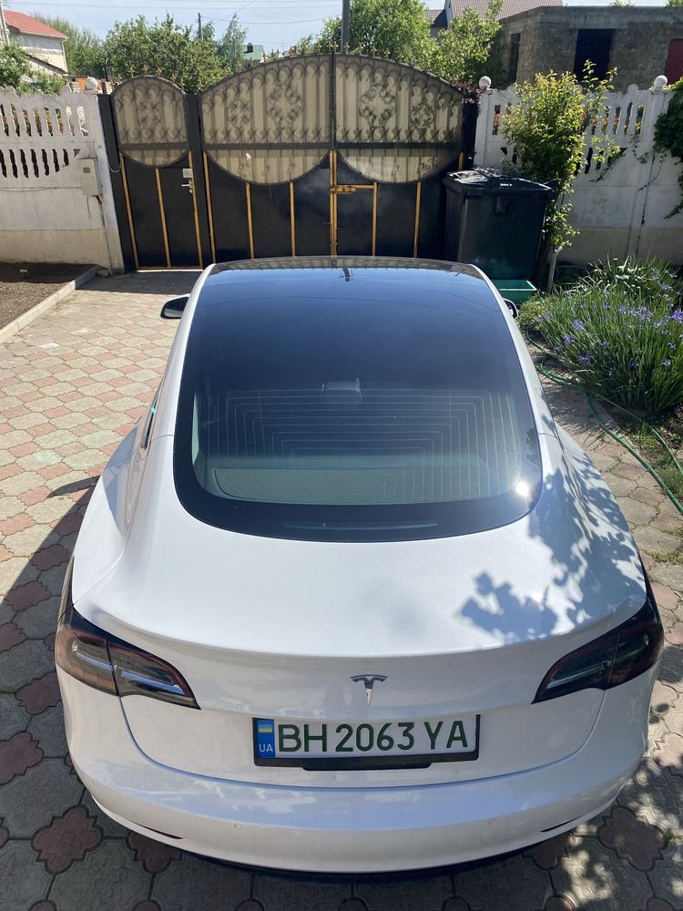 Tesla Model 3 400км