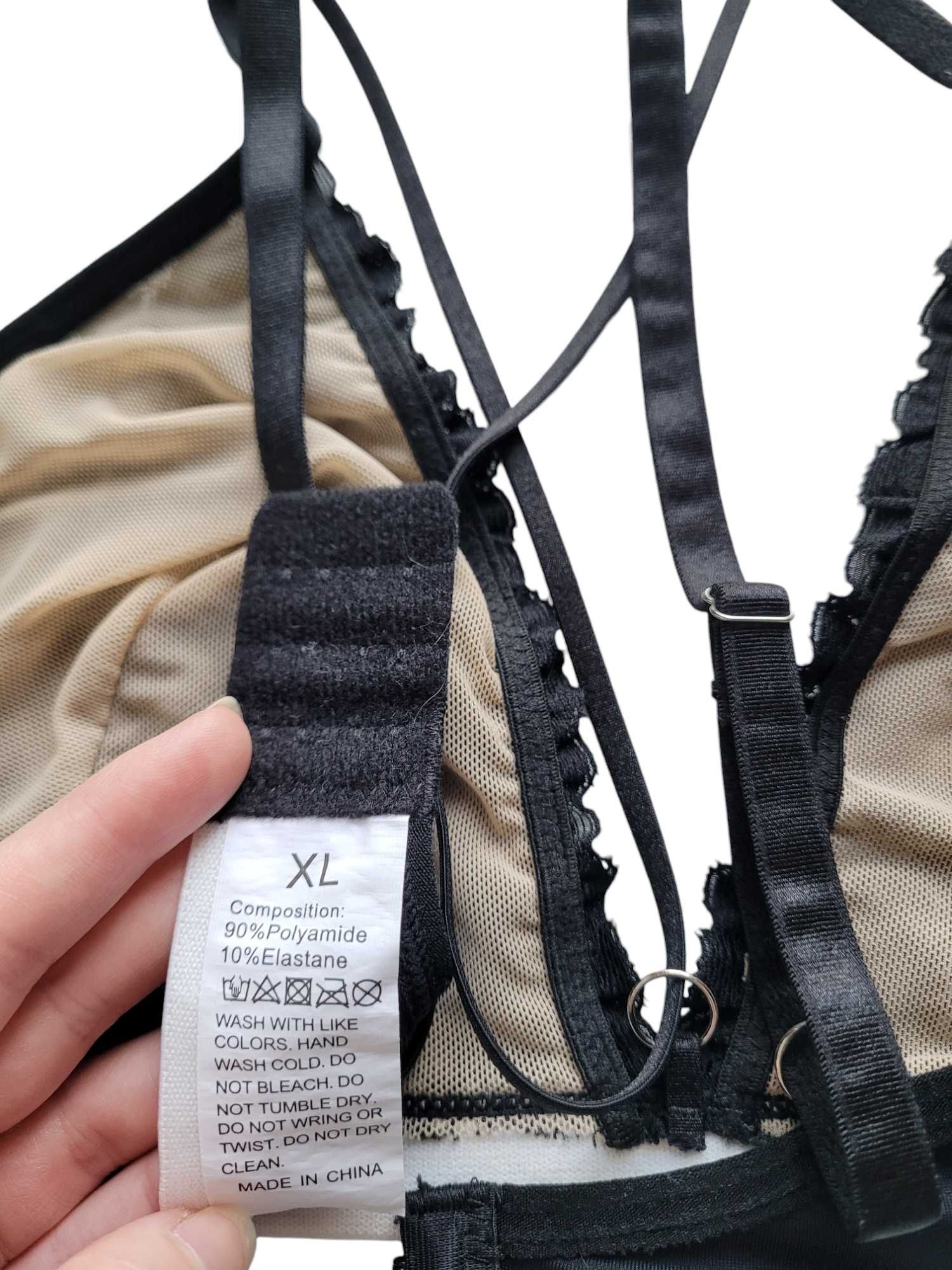 Czarny koronkowy stanik biustonosz 42,XL bielizna damska czaszki