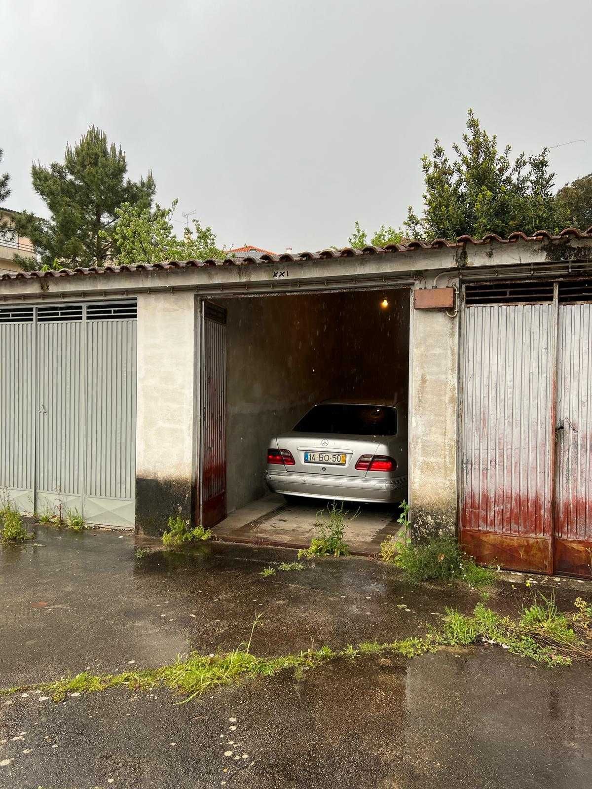 Vende-se garagem individual fechada em Coimbra cidade