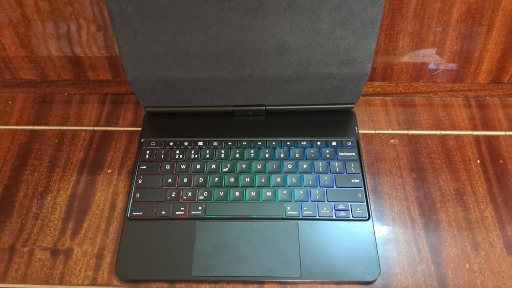 Магнітний чехол- клавіатура для  iPad Pro 12.9”, з рджб підсвіткою.