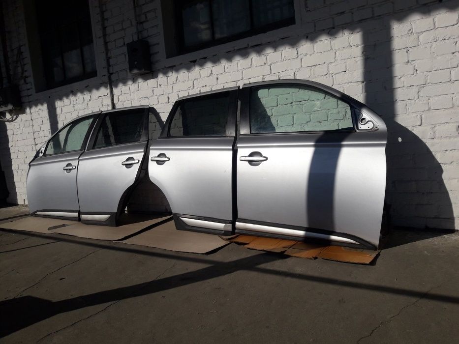 Дверка Mitsubishi Outlander 3 2014 - 2019 колір P26 X42 A31 U17 U25