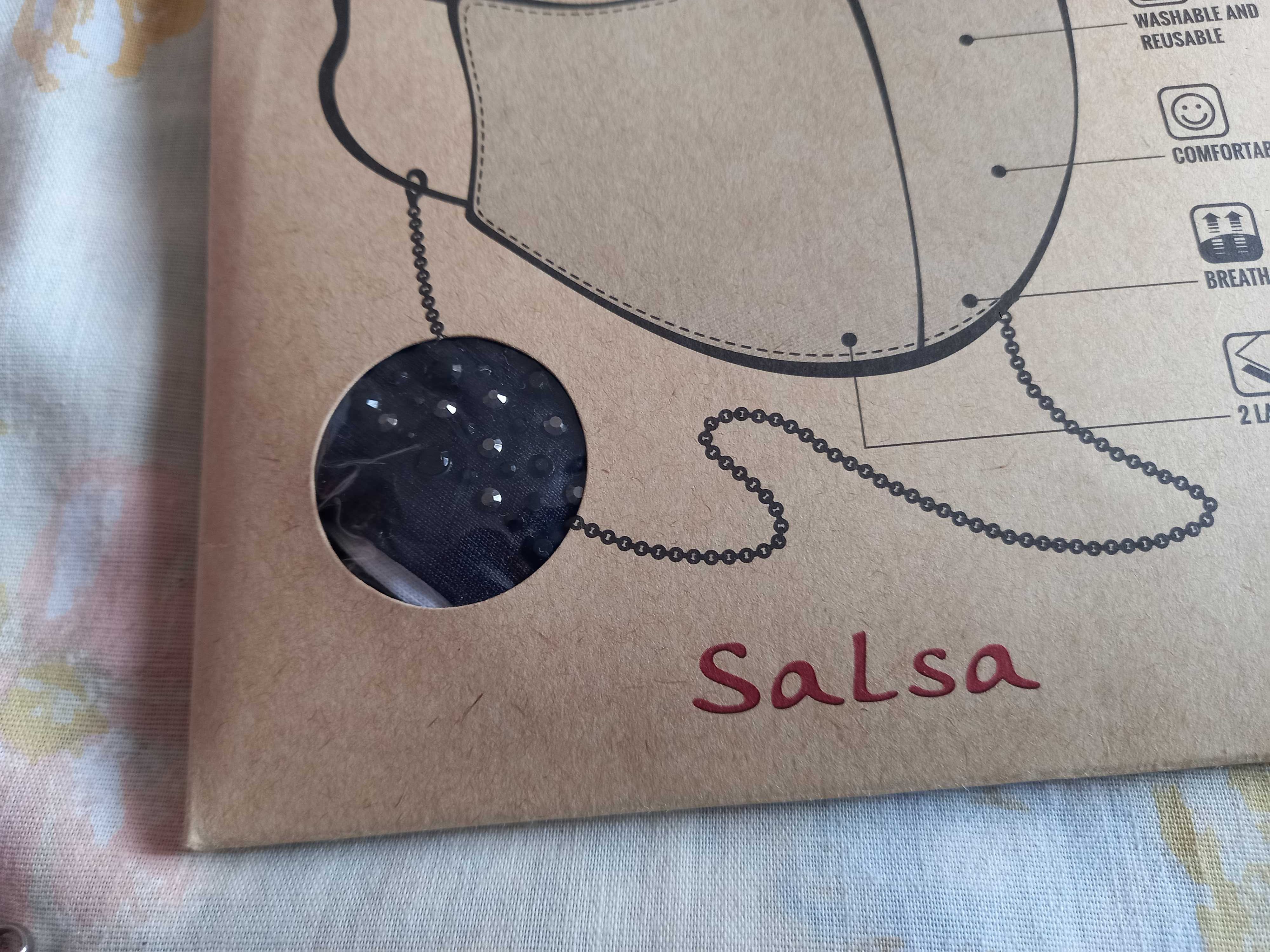 Máscara preta para proteção respiratória, com corrente - Salsa