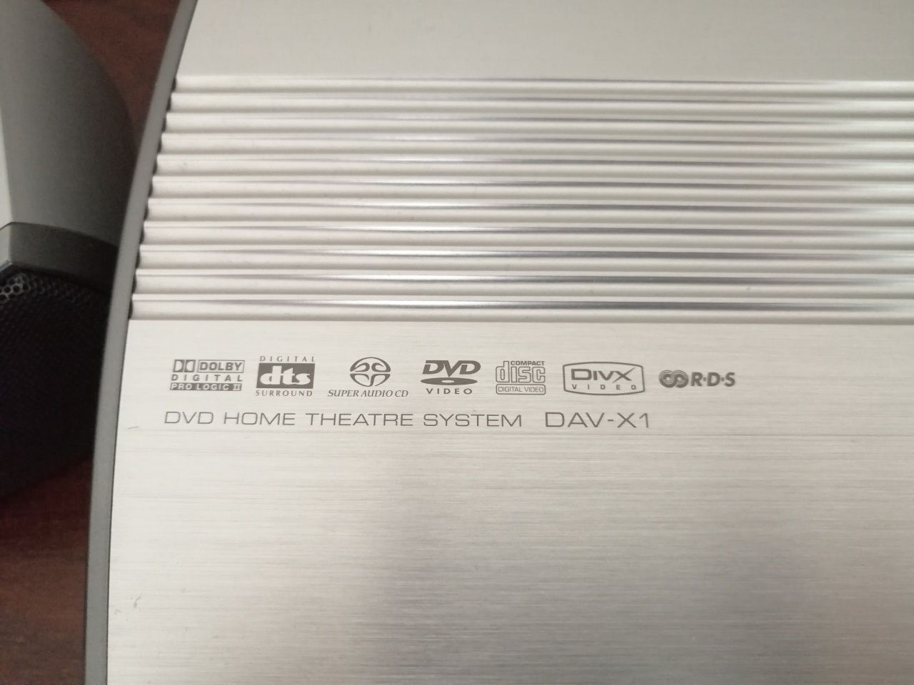 Sistema de som Sony DAV-X1 DVD Home Theatre System - redução de 65%!