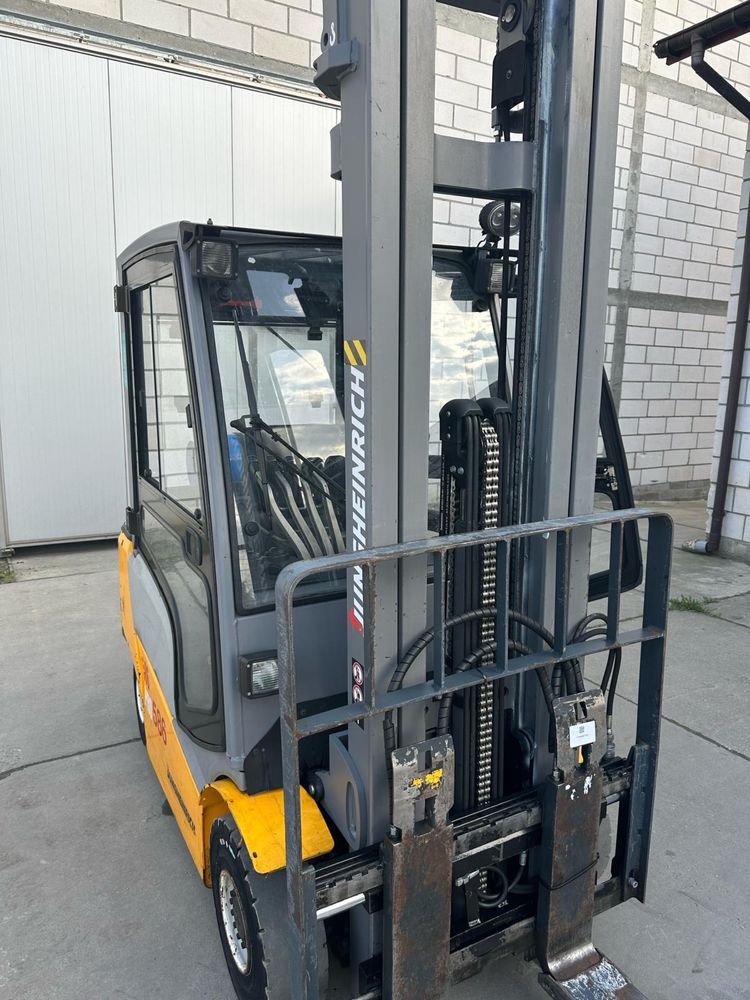 Wózek widłowy Jungheinrich TFG 320
