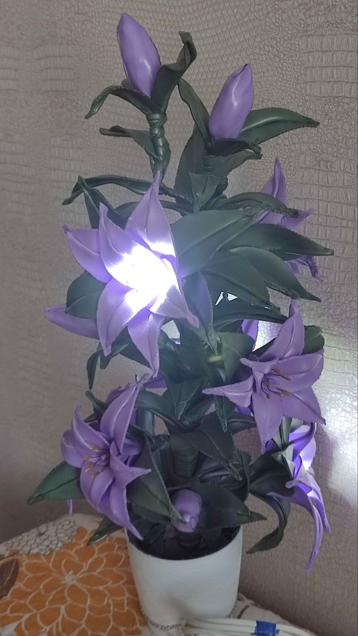 Светильник-цветы из изолона