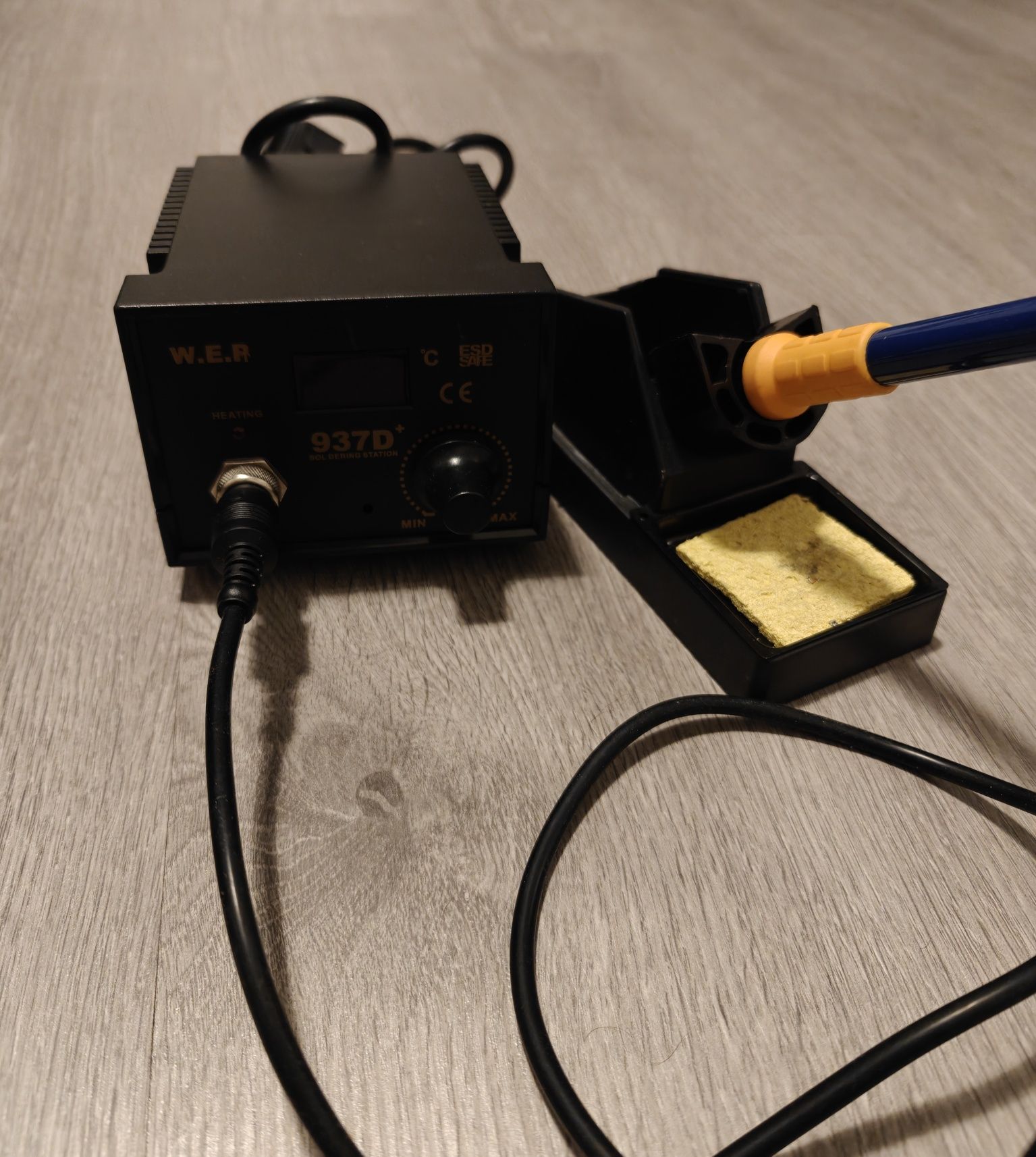WEP 937D+ - Kolbowa stacja lutownicza o mocy 75W