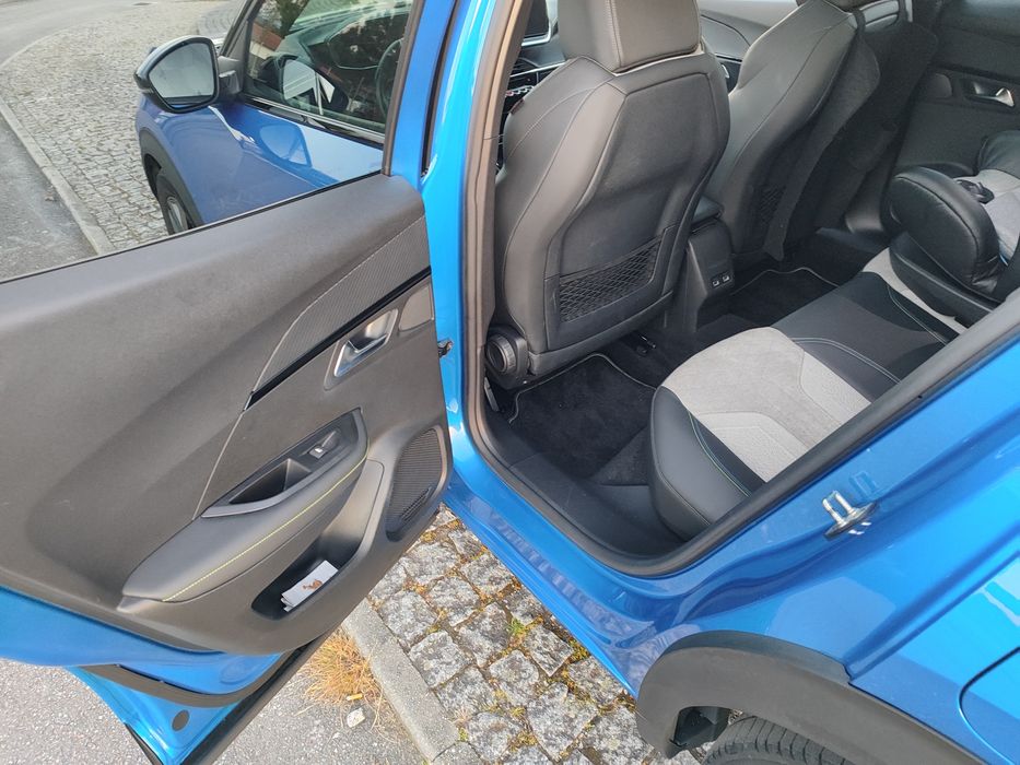 Peugeot e-2008 eletrico - GT C/Teto Panorâmico