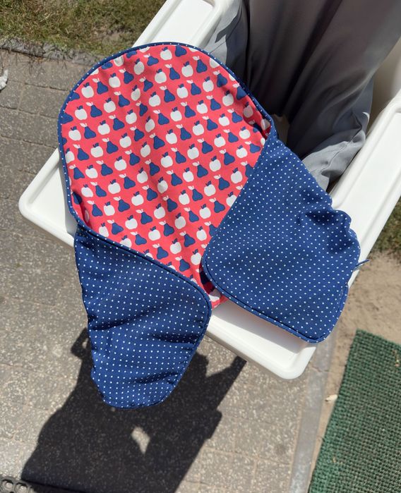 Krzesełko do karmienia + zestaw naczyń do rozszerzania diety