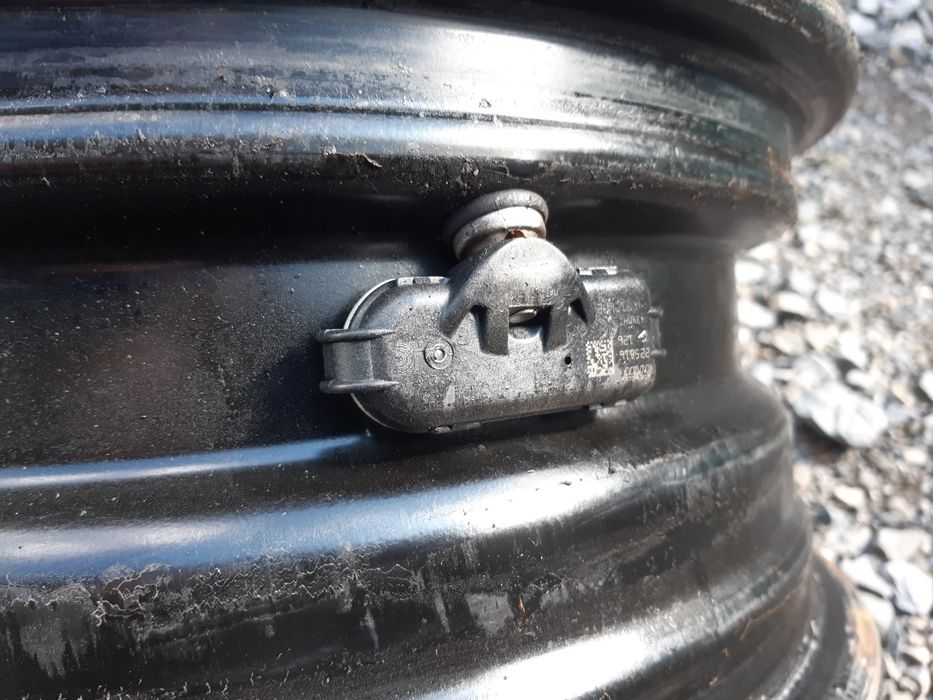 Felgi stalowe kia rio  4x100 15" et49  z czujnikami ciśnienia