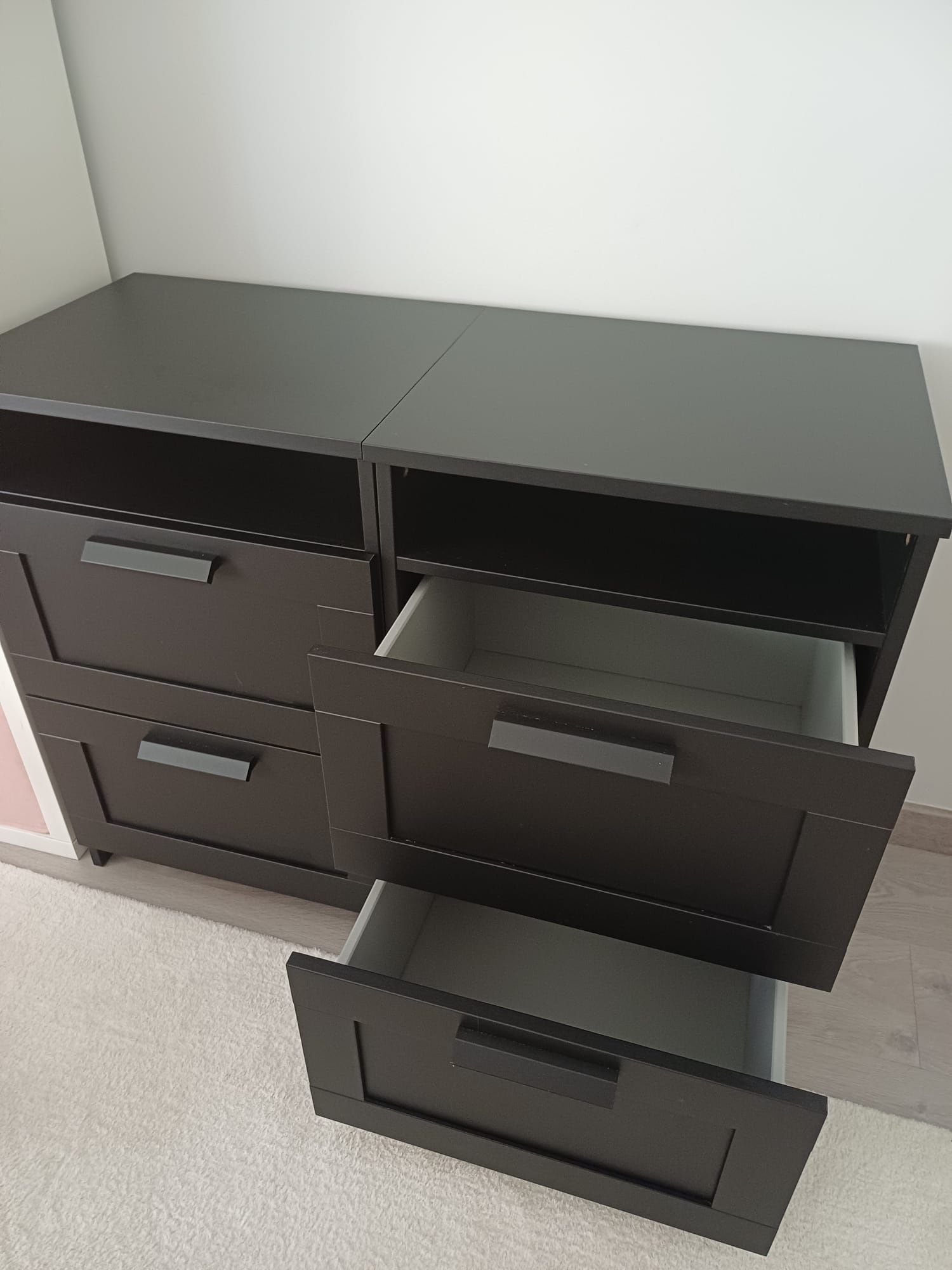 2 mesas cabeceira Ikea Brimnes