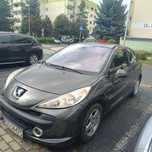 Samochód osobowy marki Peugeot