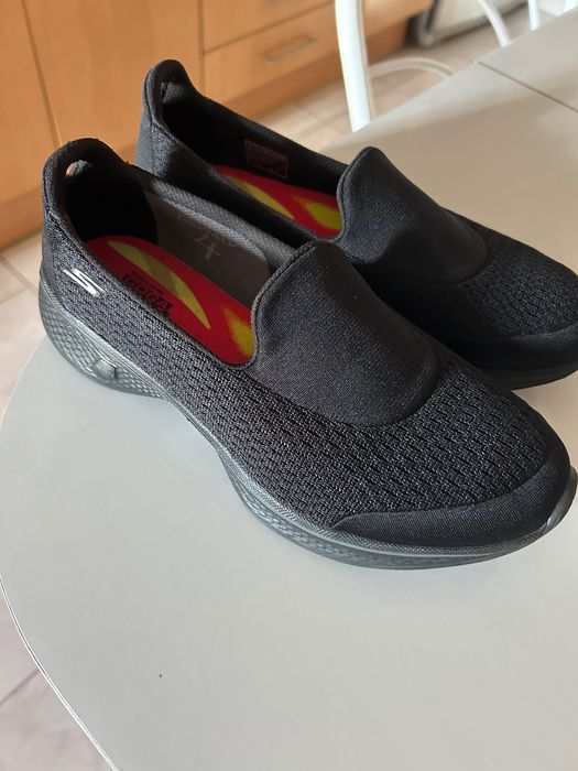 Sapatos pretos da Skechers