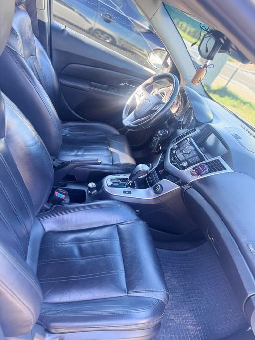 Шевроле Круз 2012 года