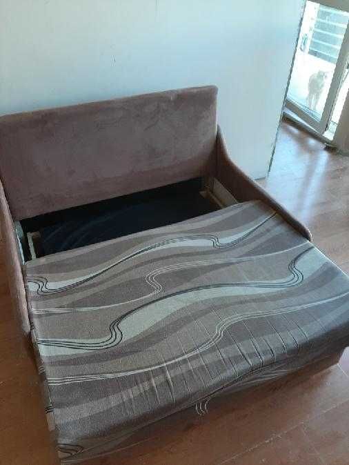 Kanapa dwuosobowa rozkładana używana