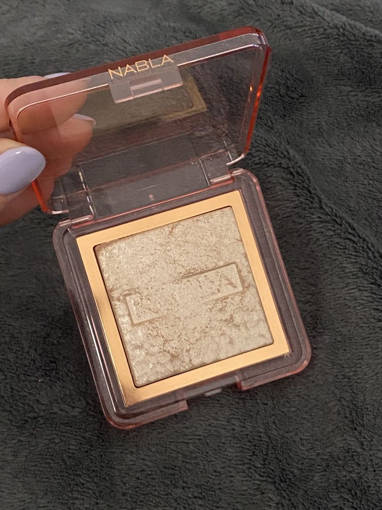 Rozświetlacz Nabla - Skin Glazing w odcieniu Ozone
