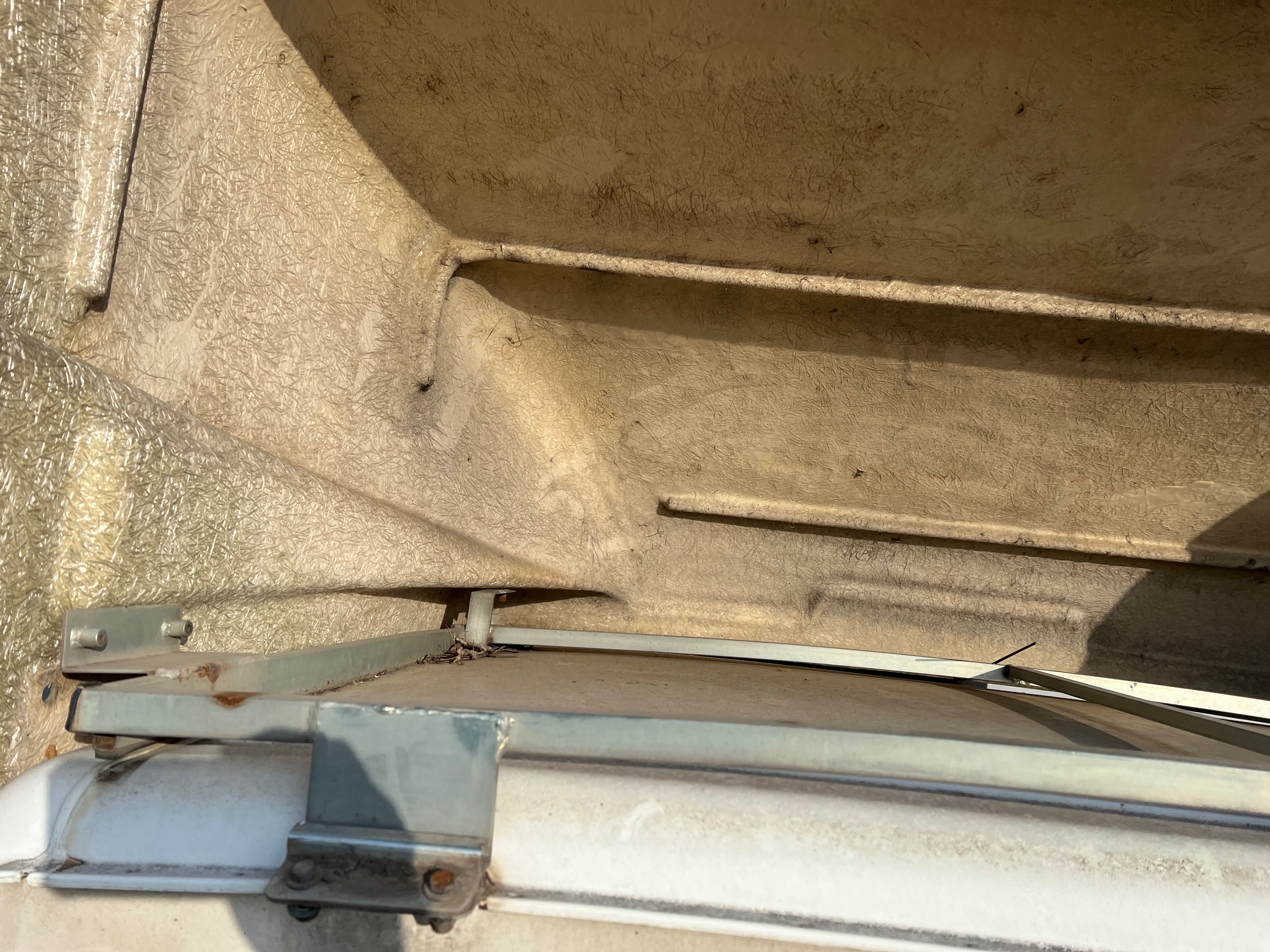 Spoiler Dachowy Owiewka + Mocowania Nissan Atleon