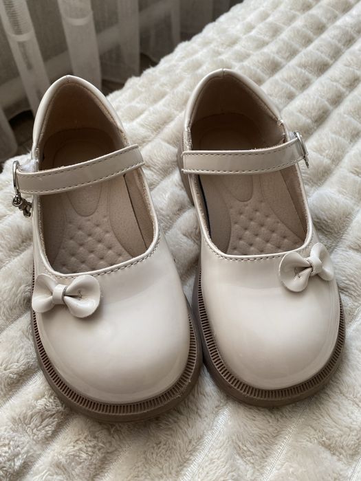 Продам дитячі туфельки