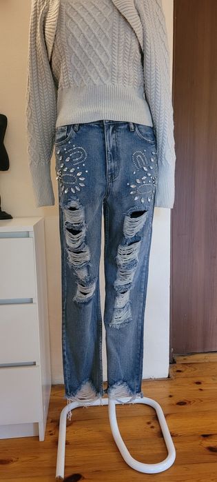 Spodnie jeansowe damskie z przetarciami