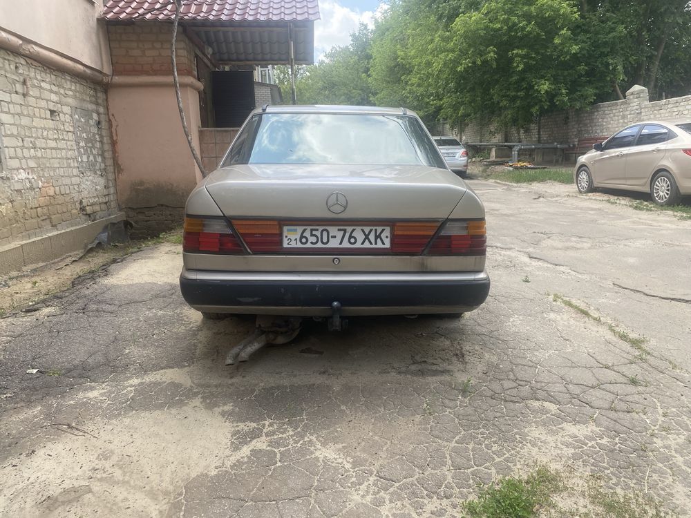 Мереседес w 124 1986 г е 260 под ремонт