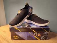 Nowe czarne lekkie buty dziecięce typu sneakersy Batman, rozmiar 32