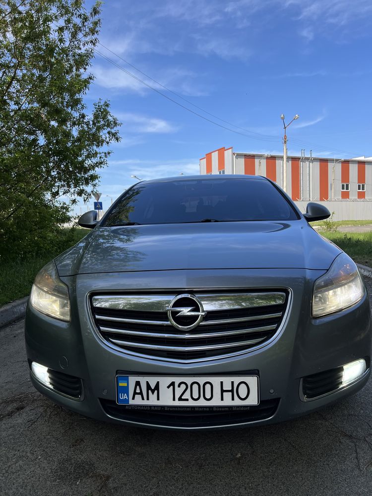 Продам Opel insignia 2.0 дизель