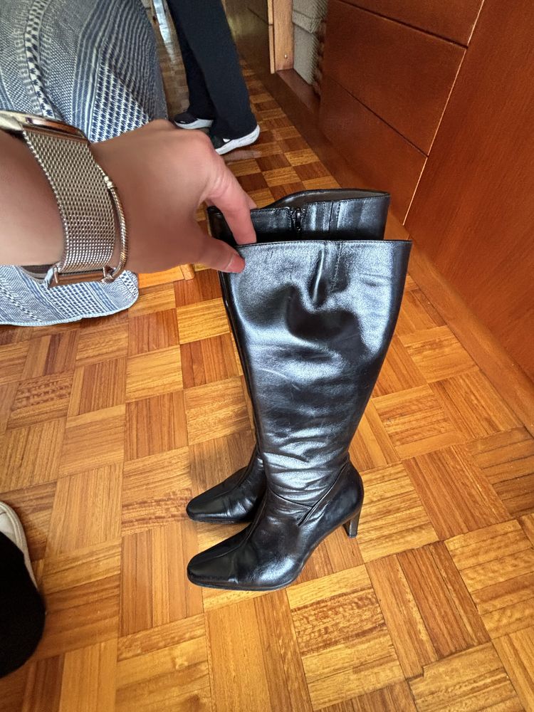 Botas pretas senhora