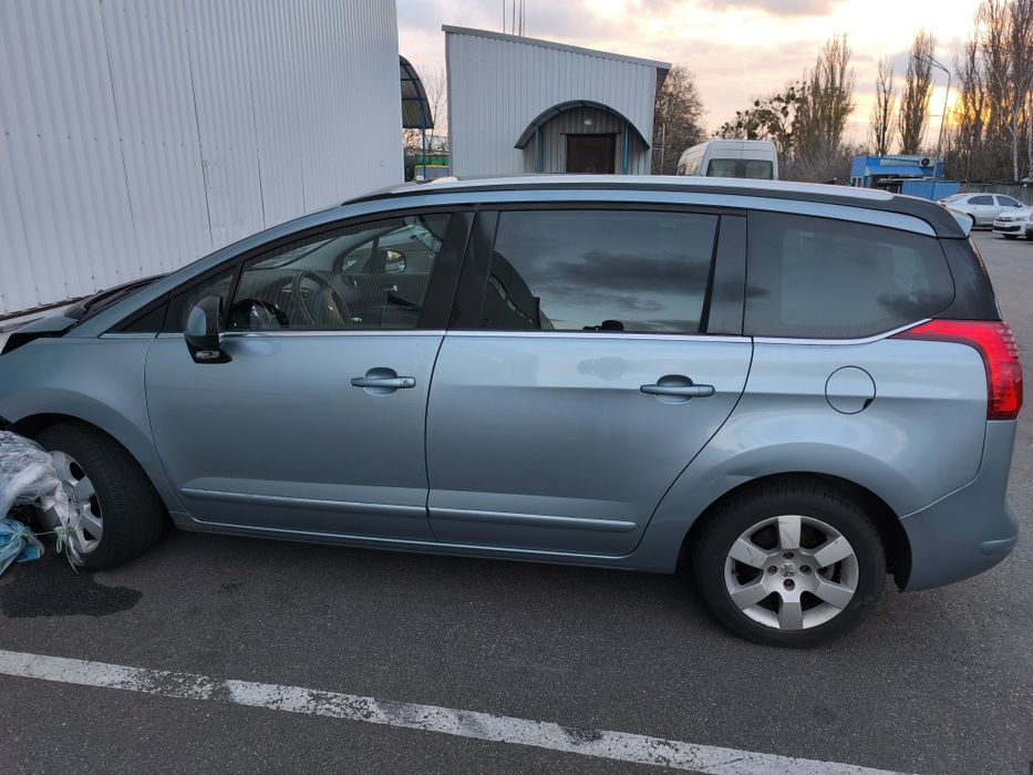 Продам Пежо 5008  2011г. после ДТП.