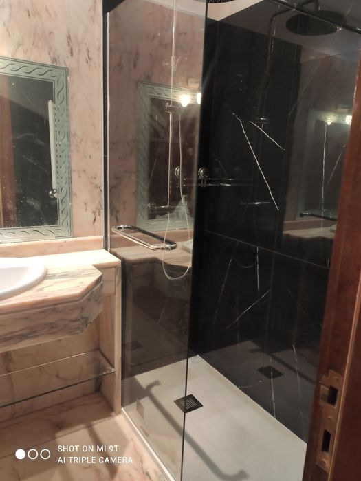 Remodelação de banhos- Substituição de banheira por base de duche.