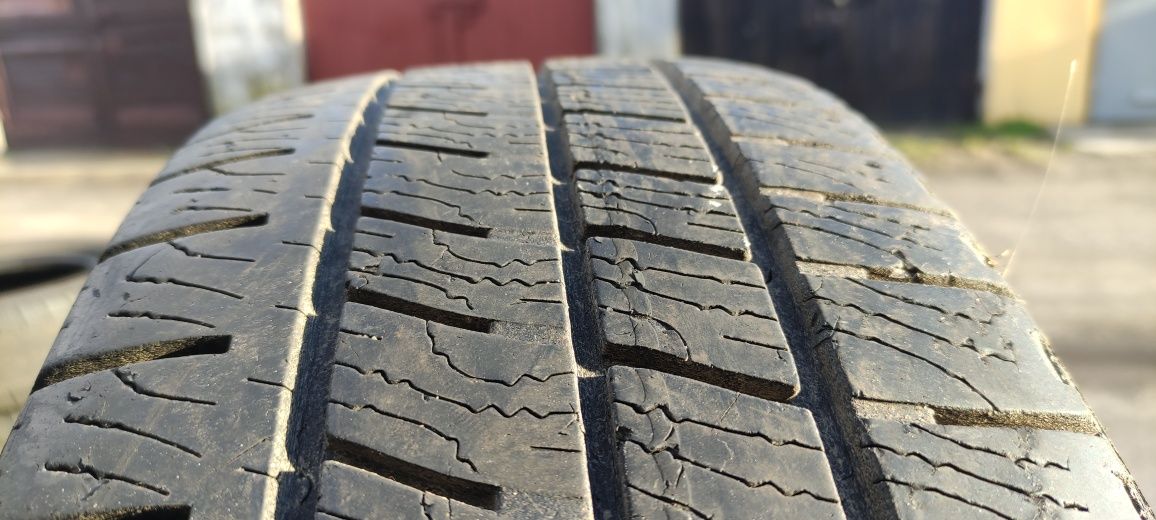 Opony letnie z 2017r 5mm 215/65/16C Goodyear 5N