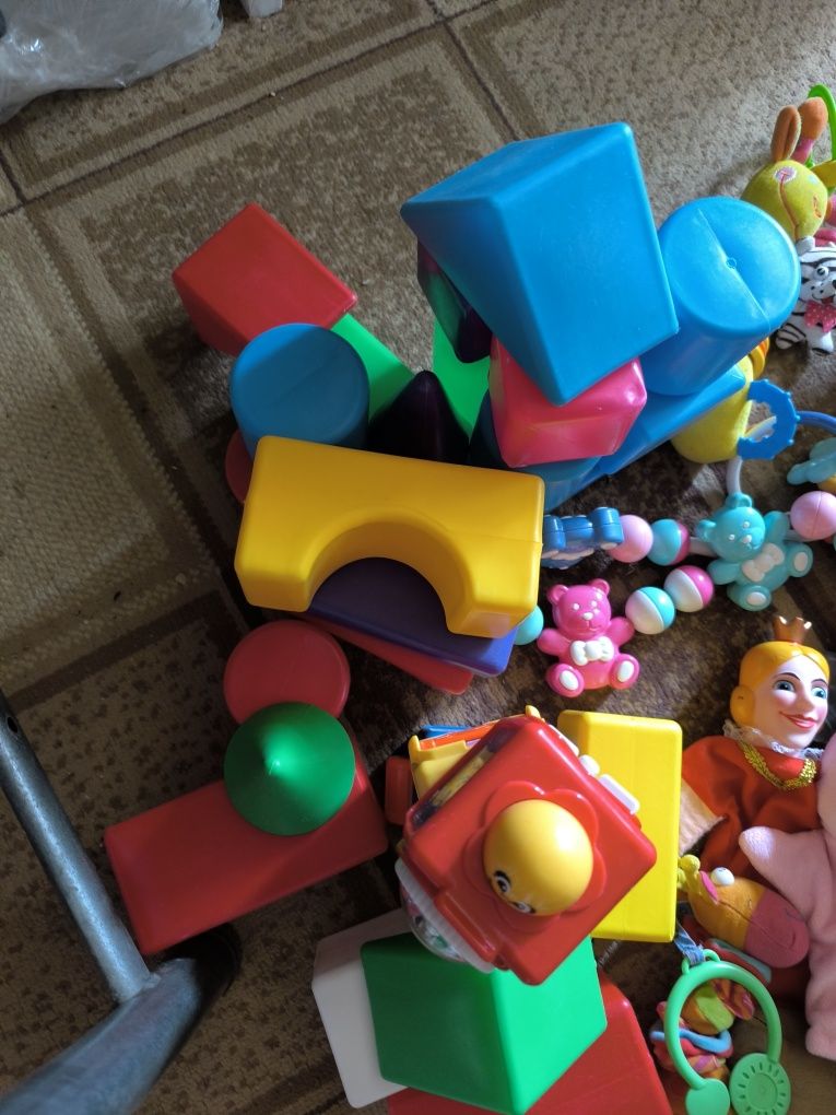 Игрушки набором продам