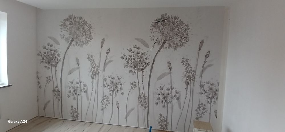 Наклеювання поклейка шпалер