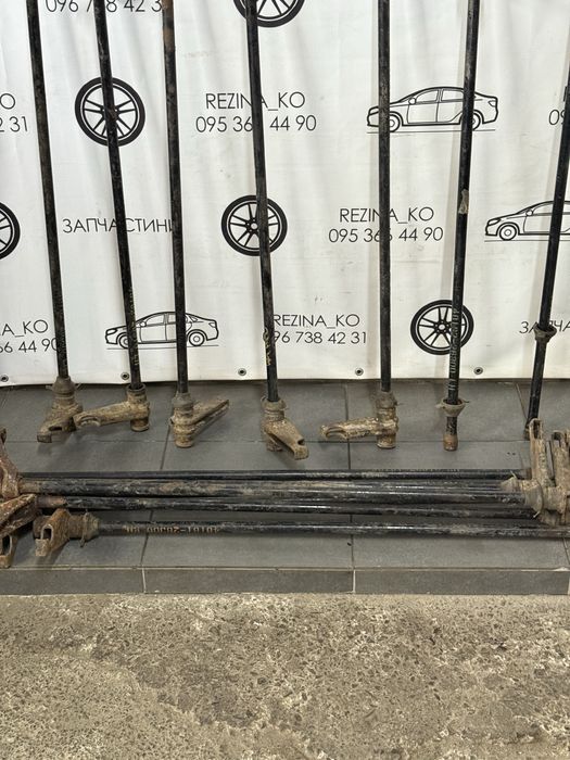 Торсіони передні (лівий,правий) Toyota Hiace довга база 1995-2010 р.